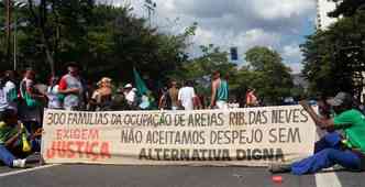 Manifestantes de diversas ocupaes da Grande BH esto no Centro. Parte da Afonso Pena foi interditada(foto: Brigadas Populares - Minas Gerais/Divulgao)