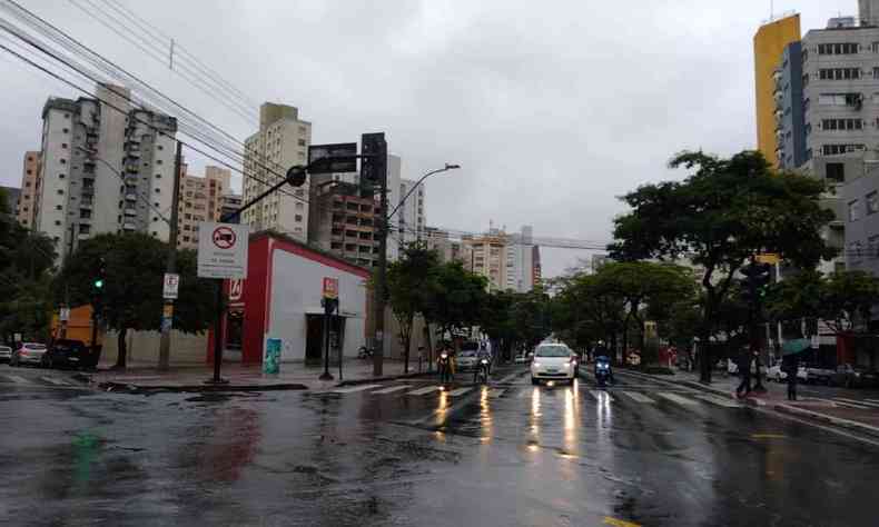 Na foto, regio Centro-Sul de BH, na manh desta quarta-feira (21/12)