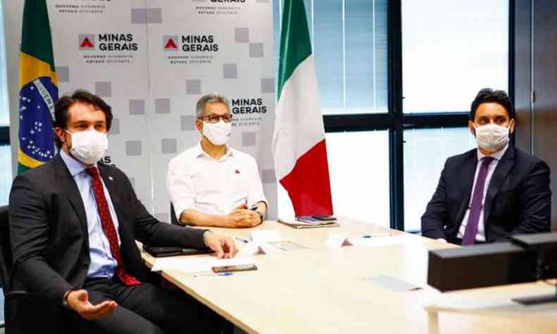 Governador Romeu Zema se reuniu com executivos da fbrica italiana para assinatura do protocolo(foto: Pedro Gontijo / Imprensa MG )
