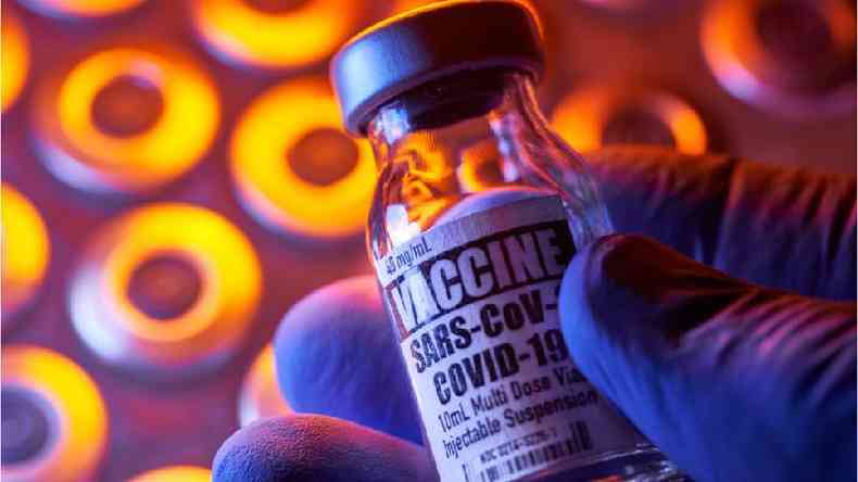 Fabricantes anunciaram que esto desenvolvendo novas vacinas capazes de aumentar a proteo contra variante(foto: Getty Images)