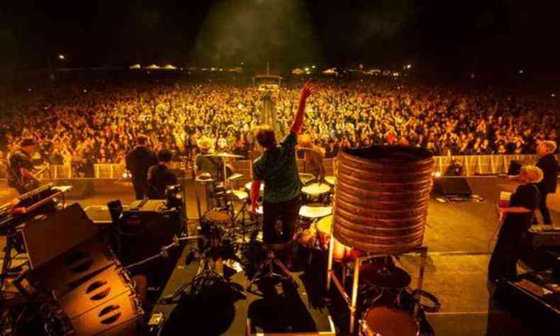 Show da banda Midnight Oil reuniu 13 mil pessoas na cidade de Geelong no sbado passado(foto: Reproduo/Twitter)