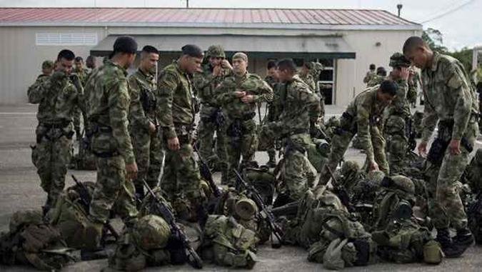 Soldados colombianos participaram de missões para a procura do general Ruben Alzate, capturado pelas Farc(foto: Luis Robayo/AFP) Soldados colombianos participaram de missões para a procura do general Ruben Alzate, capturado pelas Farc(foto: Luis Robayo/AFP)
