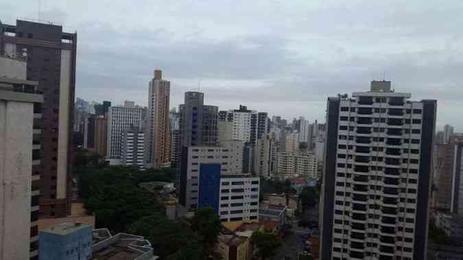 Cu amanheceu nublado em Belo Horizonte(foto: Edesio Ferreira/EM/D.A.Press)