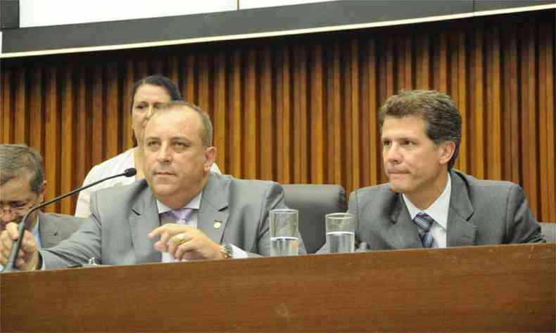 Wellington Magalhes (PTN) e Lo Burgus de Castro (PTdoB) durante eleio para nova mesa diretora