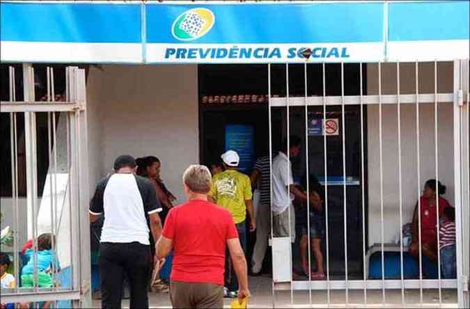 Para aliviar despesas, especialistas estimam que regras para pagamentos das penses por morte tambm devem ser alteradas(foto: GILSON TEIXEIRA/OIMP/D.A PRESS - 23/1/13)