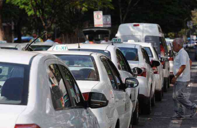 At que o taxmetro seja aferido, o taxista deve apresentar a tabela oficial com os novos valores aos passageiros(foto: Gladyston Rodrigues/EM/D.A Press. )