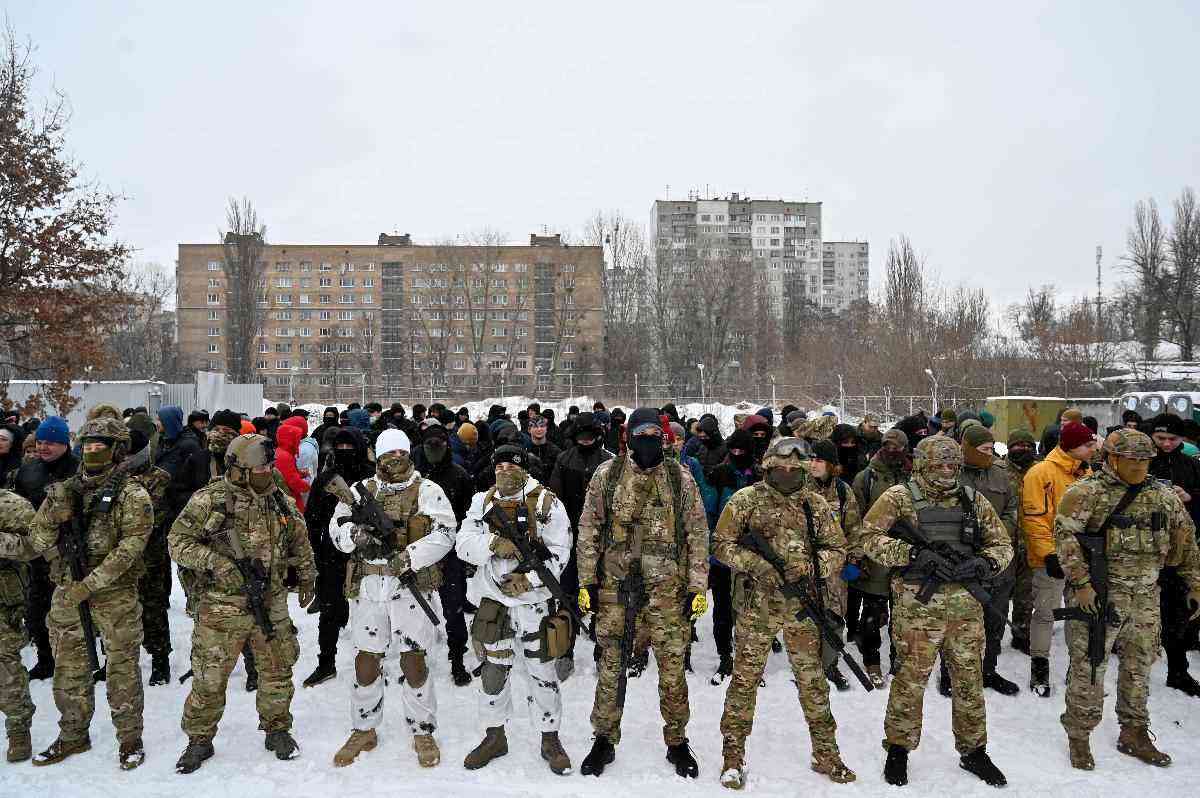  Ucrânia pede Rússia para retirar tropas da fronteira e manter diálogo 