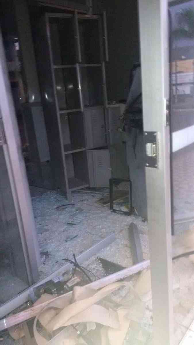 Quadrilha explodiu trs caixas eletrnicos em duas agncias bancrias de BuenpolisPolcia Civil/Divulgao