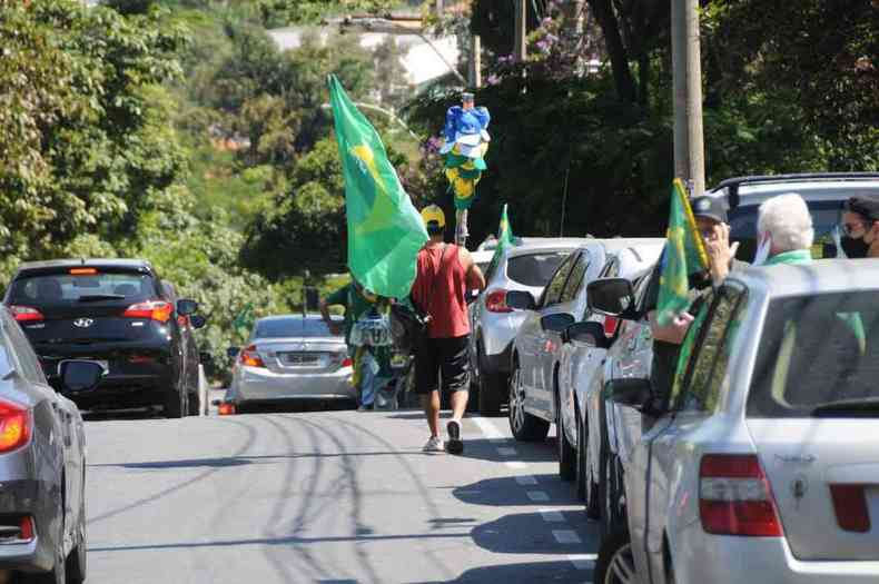 Carreata neste domingo em BH contra o fechamento do comrcio e das praas pblicas(foto: Juarez Rodrigues/EM/D.A Press)