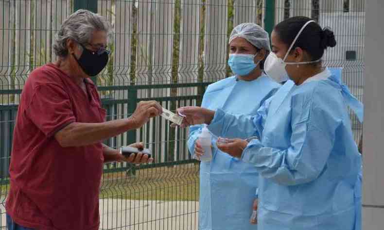 Em Betim, quase 6 mil pessoas no voltaram aos postos para receber a segunda dose da vacina contra a COVID-19(foto: Adeildo Silva/Divulgao)