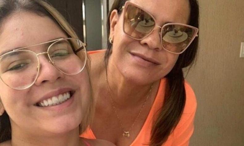 Marília com a mãe, Ruth, que agradeceu a todos pelo apoio após a morte da cantora(foto: Instagram/Reprodução) Marília com a mãe, Ruth, em selfie