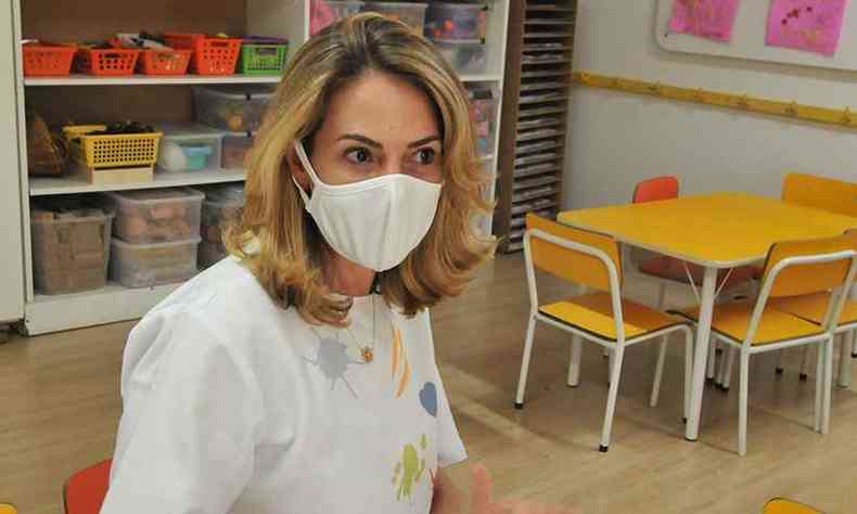 Claudia Felga, diretora de escola no Bairro Sion, preparou protocolos, mas pede checagem de temperatura e sintomas tambm em casa (foto: Marcos Vieira/EM/D.A Press)