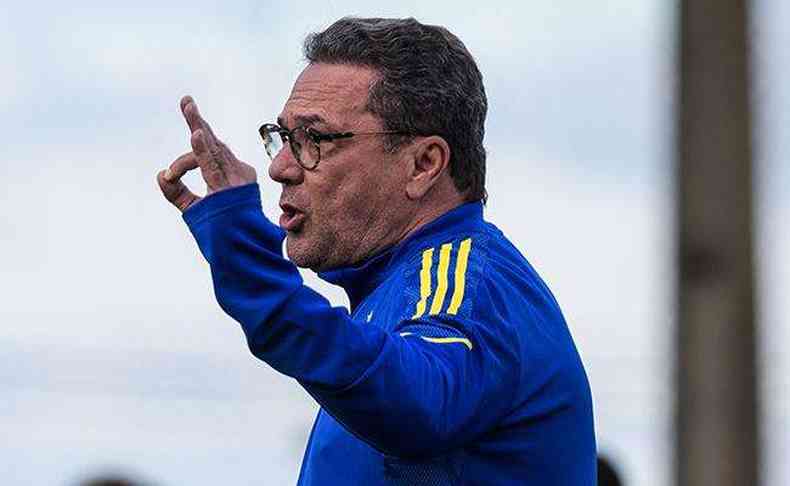Vanderlei Luxemburgo renovou contrato com o Cruzeiro para 2022
