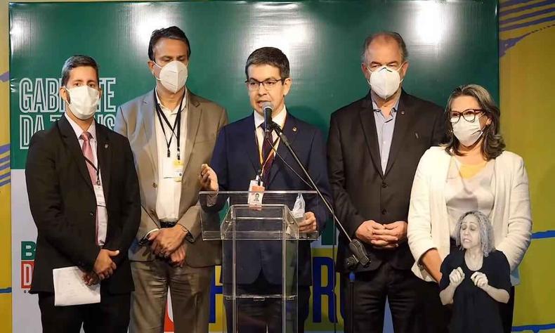 Randolfe Rodrigues (Rede-AP), um dos coordenadores do GT, em coletiva no CCBB