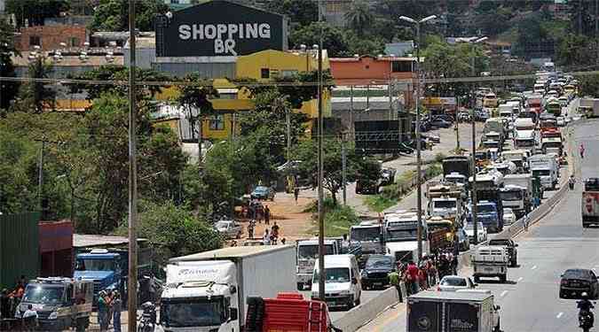 Obras podem ajudar a eliminar os gargalos que complicam o Anel Rodovirio(foto: Leandro Couri/EM/D.A Press)