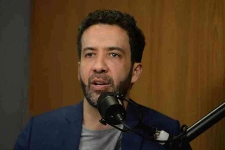 Janones em entrevista no Estado de Minas