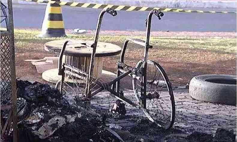 Em outubro de 2012, um cadeirante morreu carbonizado na Praa do Peixe(foto: Reproduo TV Alterosa)