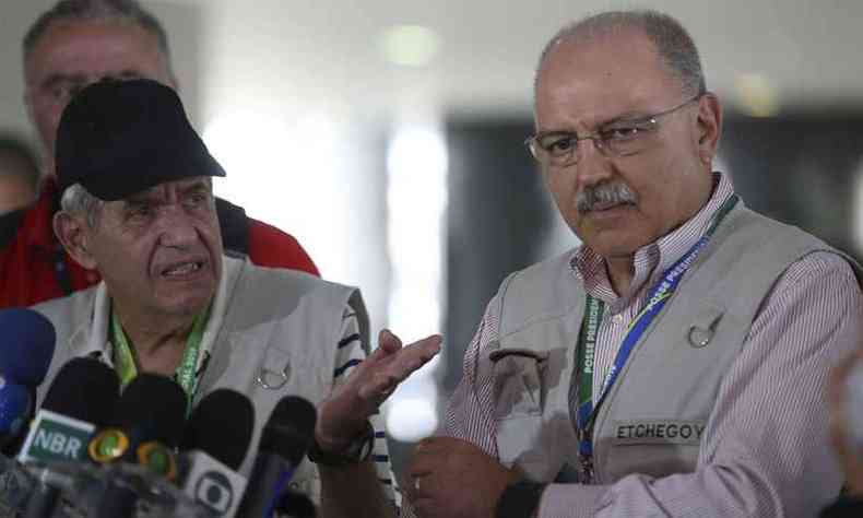 Os generais Augusto Heleno e Srgio Etchegoyen falaram  imprensa nesta tarde(foto: Jos Cruz/Agncia Brasil )