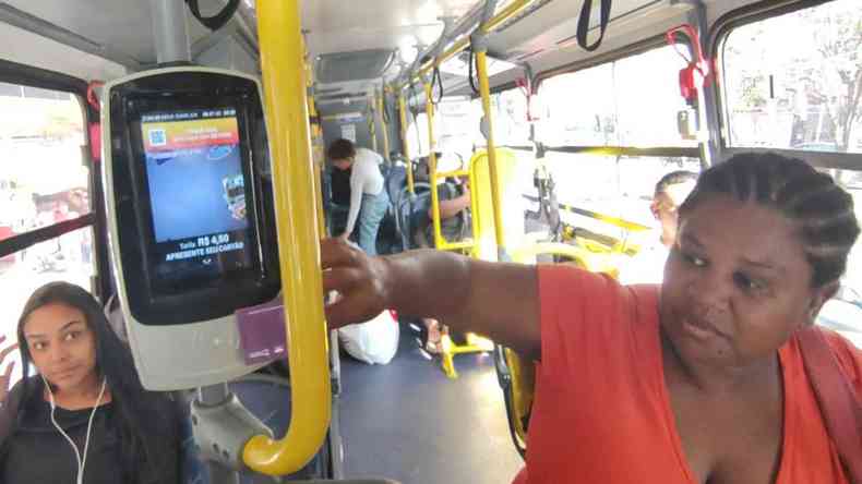 Interior do ônibus bilhete eletrônico catraca preço