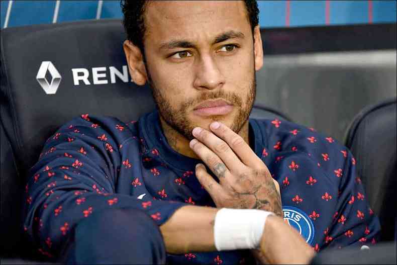Neymar deveria ter se apresentado ao time francs segunda-feira, mas alega ter avisado h mais tempo que se atrasaria. Imprensa espanhola especula a volta ao Barcelona(foto: Anne-Christine POUJOULAT/AFP - 21/4/19)