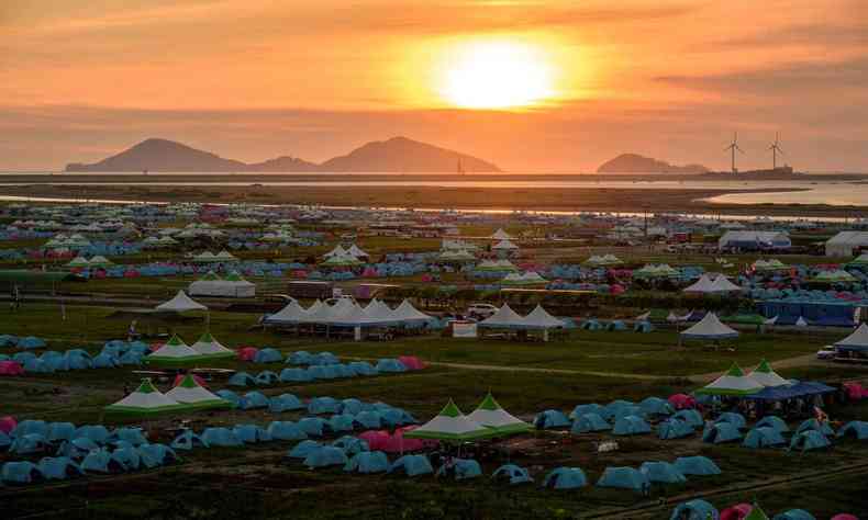 Pr do sol no acampamento do Jamboree Mundial dos Escoteiros