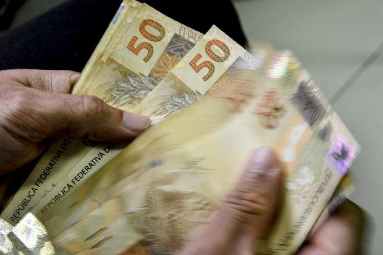 Sal�rio m�nimo de R$ 1.320 come�a a valer hoje