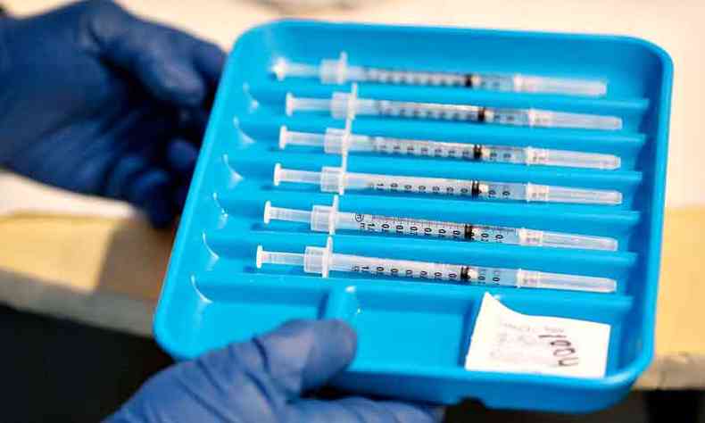 Vacinas contra a COVID-19: governo brasileiro ainda tropea na estratgia de imunizao (foto: Joe Raedle/Getty Images/AFP)