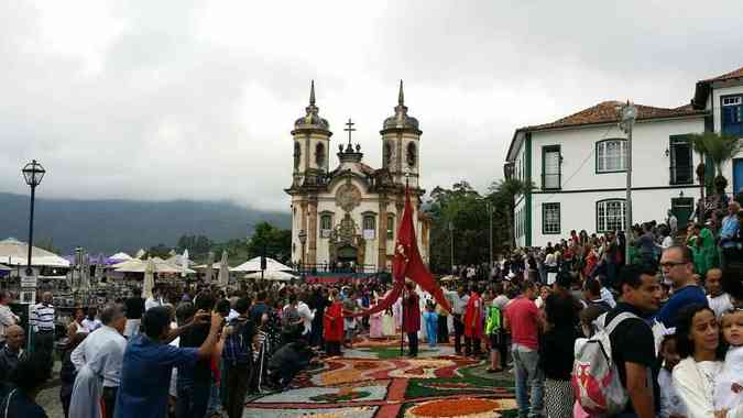 Decoração das ruas é tradição durante a procissão da ressurreição na cidade históricaGladyston Rodrigues/EM/D.A PRESS