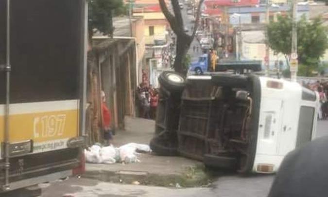 Acidente ocorreu no fim da manhã da última terça-feira no Bairro Novo Glória. Uma criança de 9 anos morreu e o irmão, de 12, ficou ferido (foto: Internet/ Whatsapp/ Divulgação) Acidente ocorreu no fim da manhã da última terça-feira no Bairro Novo Glória. Uma criança de 9 anos morreu e o irmão, de 12, ficou ferido (foto: Internet/ Whatsapp/ Divulgação)