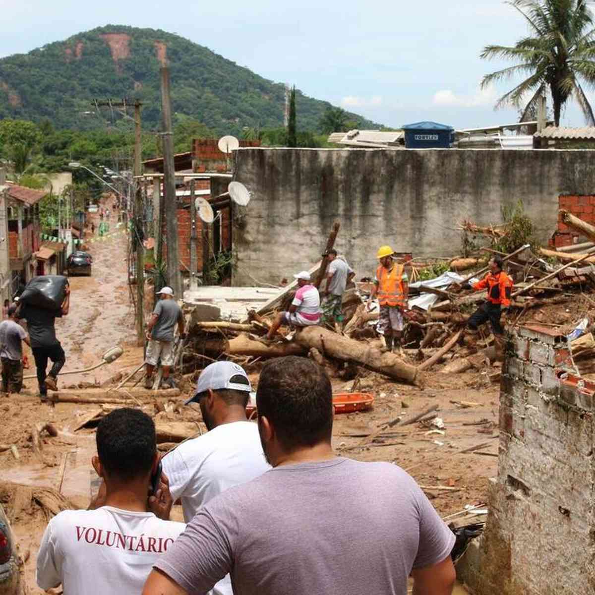 ESSA CARA É QUANDO DESCUBRO QUE TEM AULA NA SEXTA FEIRA COM CHUVA