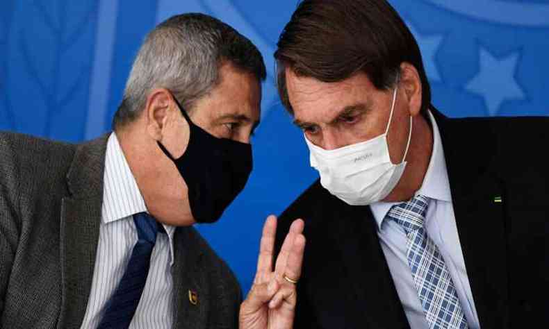 Braga Netto e Bolsonaro: ministro tem novas misses dadas pelo presidente com chefia da Defesa(foto: EVARISTO S/AFP)