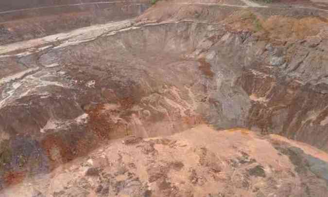 Rompimento da barragem causou tragdia socioambiental que deixou 19 mortos(foto: Corpo de Bombeiros/Divulgao)