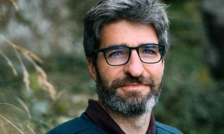 Fabien Toulmé sorri para a câmera