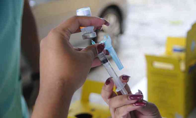 Vacinao de idosos em BH segue em postos de sade(foto: Juarez Rodrigues/EM/D.A Press)