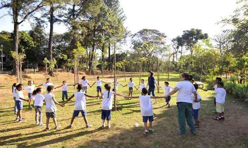 Professores levam alunos de escola para fazer atividades no Parque Jacques Cousteau, no Bairro Betnia(foto: Juarez Rodrigues/EM/D.A Press)