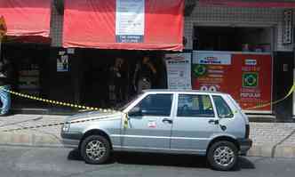 Carro da transportadora de valores foi atingido pelos disparos(foto: Paulo Filgueiras/EM/DA Press)