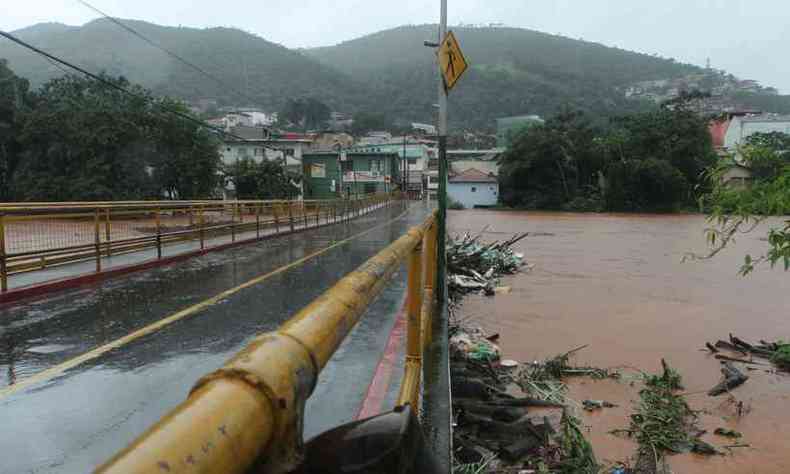 Chuva provocou alagamentos em Raposos, na Regio Metropolitana de BH(foto: Jair Amaral/EM/D.A Press)