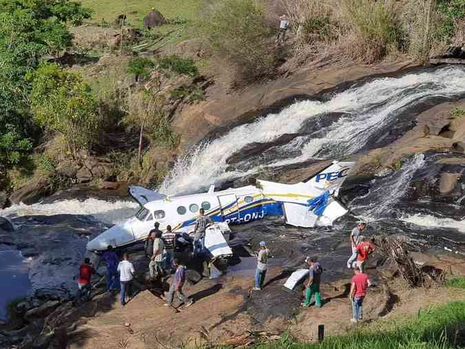 O avião que levava a cantora sertaneja Marília Mendonça caiu na tarde desta sexta-feira (5/11) em Piedade de Caratinga, em MinasCBMMG/Divulgação