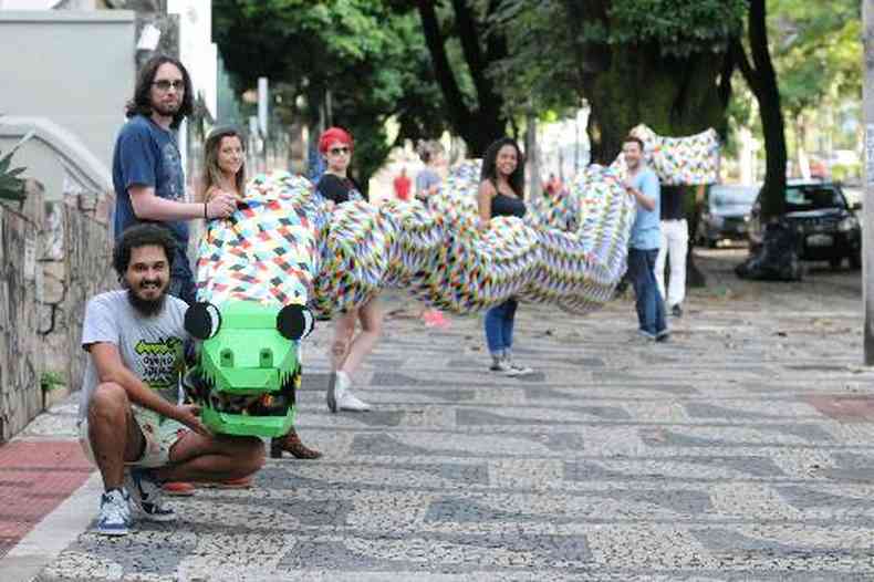 Com 20 metros de comprimento, o jacar, smbolo do bloco Chame o Sndico, ser uma das atraes do desfile marcado para domingo pela manh, com concentrao em frente ao Mineiro(foto: Tlio Santos/EM/D.A PRESS)