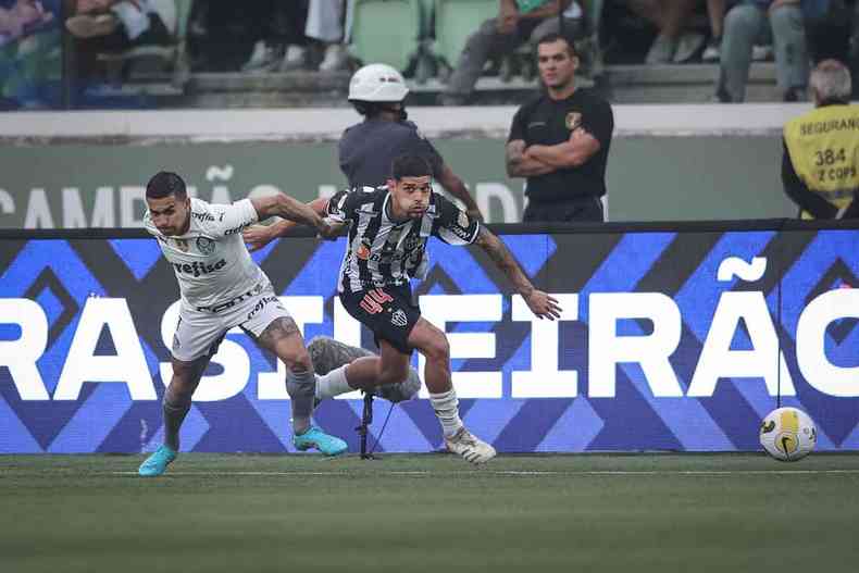 Rubens atuou mais uma vez improvisado na lateral esquerda e deu conta do recado, anulando um dos principais jogadores do Palmeiras