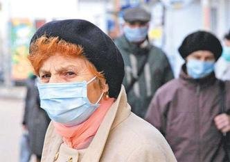 Pessoas usam m�scara na Ucr�nia durante a pandemia de gripe su�na: muta��o do v�rus influenza A surgida em 2009 deixou 17,4 mil mortos em todo o mundo(foto: VIKTOR GURNIAK/REUTERS - 31/10/09)