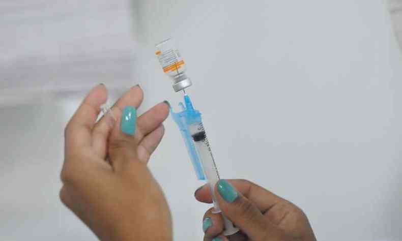 Maioria dos vacinados contra a COVID-19 em BH receberam doses da CoronaVac(foto: Alexandre Guzanshe/EM/D.A Press)