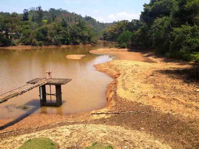 Em Viosa, represa do Rio So Bartolomeu tem nvel crtico, obrigando prefeitura a adotar medidas extremas(foto: Artur Vieira/Prefeitura de Viosa)