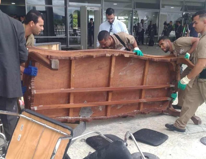Após destruição por vândalos, Planalto passa por limpeza e reparos iniciais(foto: (Ingrid Soares/CB/DA.Press)) Após destruição por vândalos, Planalto passa por limpeza e reparos iniciais