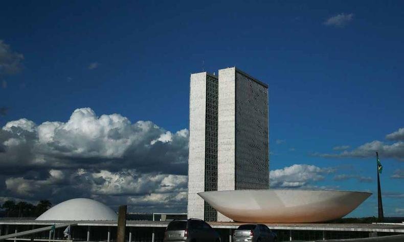O projeto diz que é obrigatório manter boca e nariz cobertos por máscara(foto: Marcello Casal JrAgência Brasil) O projeto diz que é obrigatório manter boca e nariz cobertos por máscara(foto: Marcello Casal JrAgência Brasil)