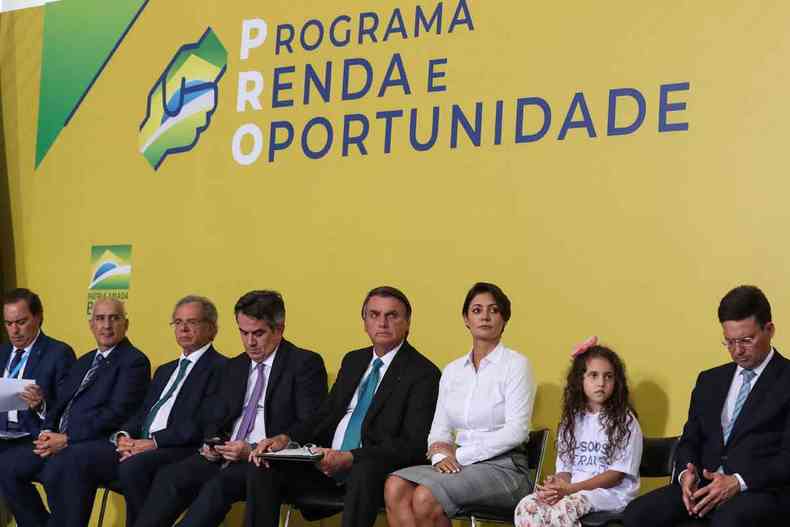 Jair Bolsonaro se rene com ministros
