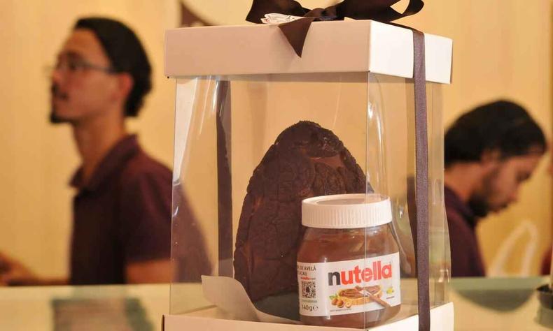 Ovo de Oreo vem com pote de Nutella(foto: Tulio Santos/E.M/D.A Press) Ovo de oreo com nutella em embalagem transparente de presente