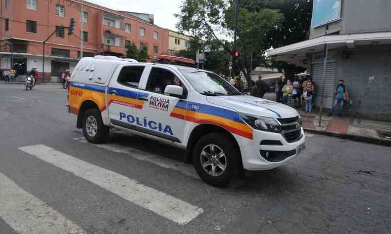 Trs homens foram flagrados roubando cabeamento eltrico em Ribeiro das Neves e houve troca de tiros com a Polcia Militar