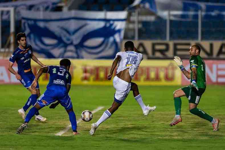 Campo do duelo entre Cruzeiro e Confiana mais parecia um pasto(foto: Bruno Haddad/Cruzeiro)