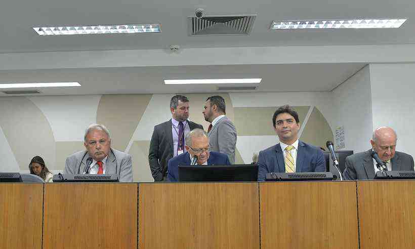 Resultado de imagem para Parecer do deputado Hely Tarquínio foi aprovado pelos cinco membros da comissão (foto: Clarissa Barçante/Assembleia Legislativa de Minas Gerais)